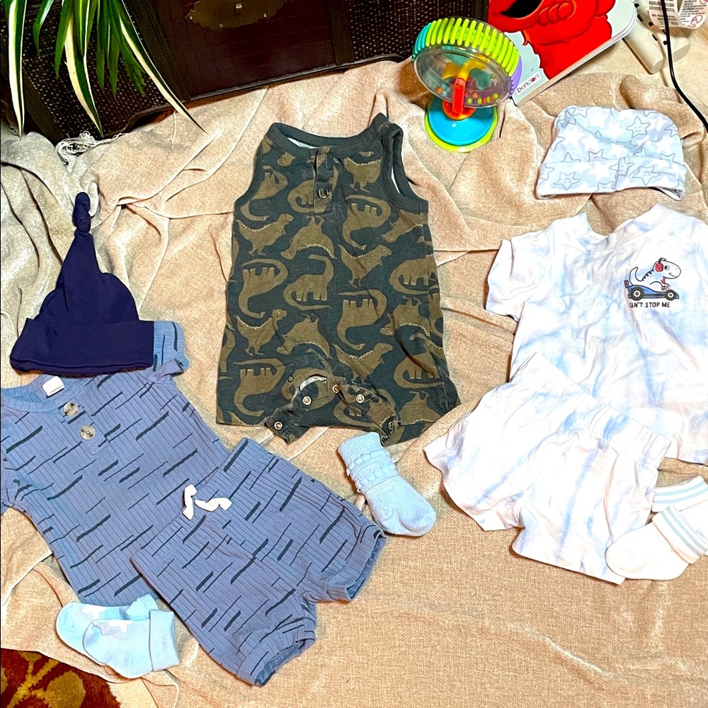 10 PC Baby Boy Bundle-3 full Outfits w 4 pair socks 2 skull caps 3-6M Like New